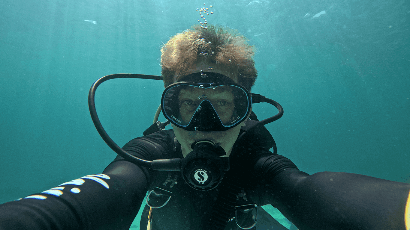 Привет, я Егор.