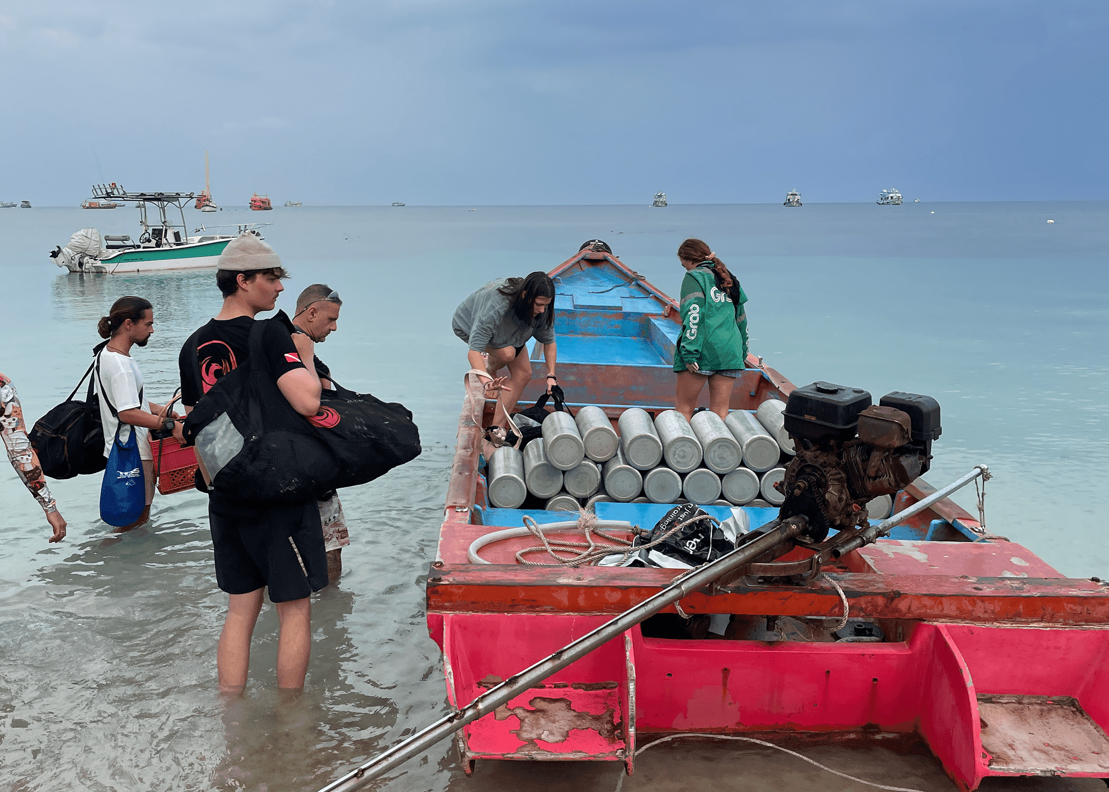 А вот так добираешься до корабля