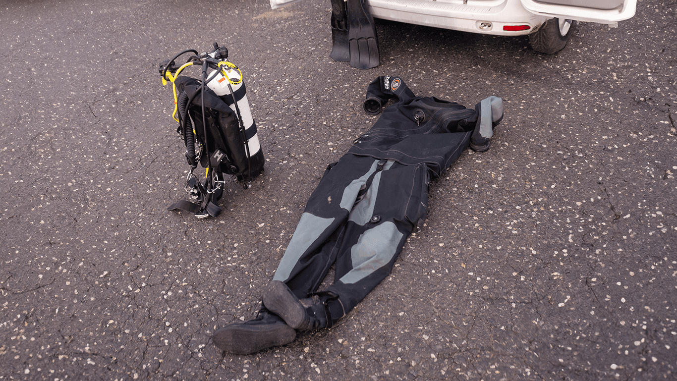 Проверка костюма на парковке Проверка костюма на парковке